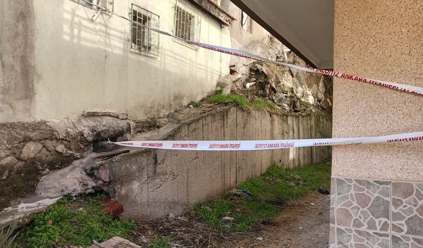 Ankara’da kaya parçaları apartmana düştü