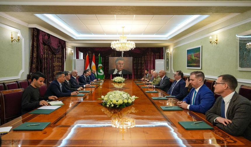 ABD’nin Ankara Büyükelçisi Barrack, SDG lideriyle görüştü