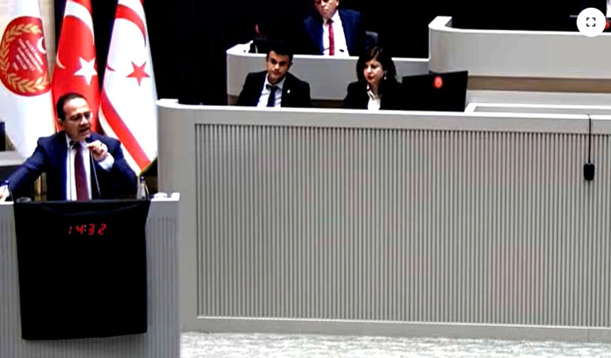 KKTC Meclisi’nde fiber görüşmeleri siyah örtüyle gerildi