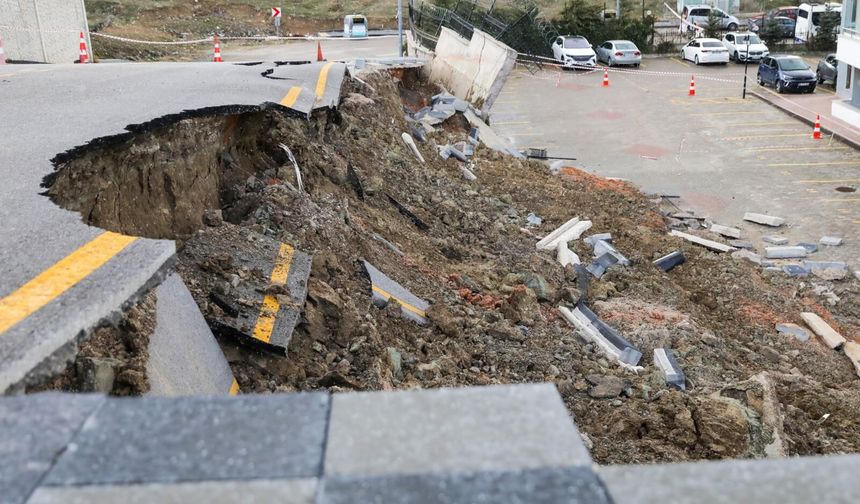 Etimesgut Bağlıca 1305. Sokak’ta asfalt çöktü