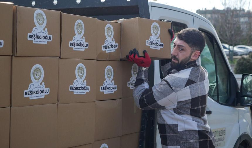 Etimesgut’ta Ramazan kolileri dağıtılıyor