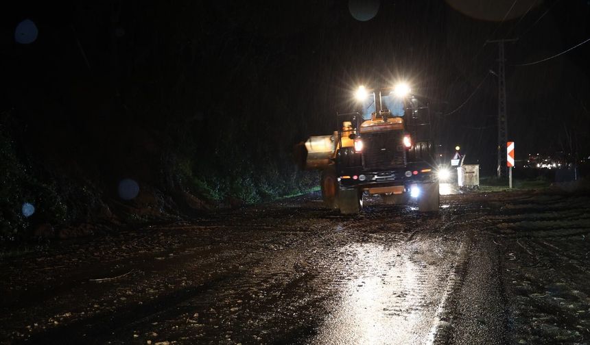 Ordu’da yağış heyelanlara yol açtı: Sahil yolu kapandı