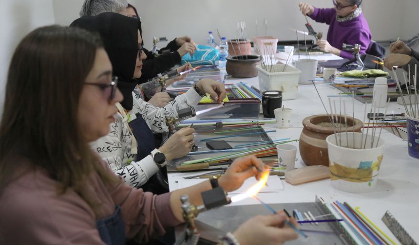 Yaşar Kemal Merkezi’nde cam atölyesi