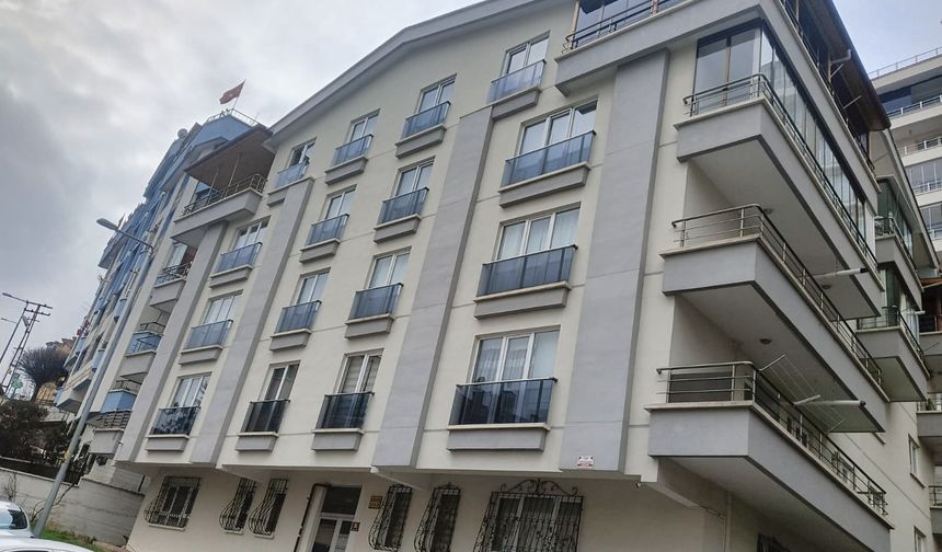 Ankara Mamak’ta toprak kayması apartmanları tehdit ediyor