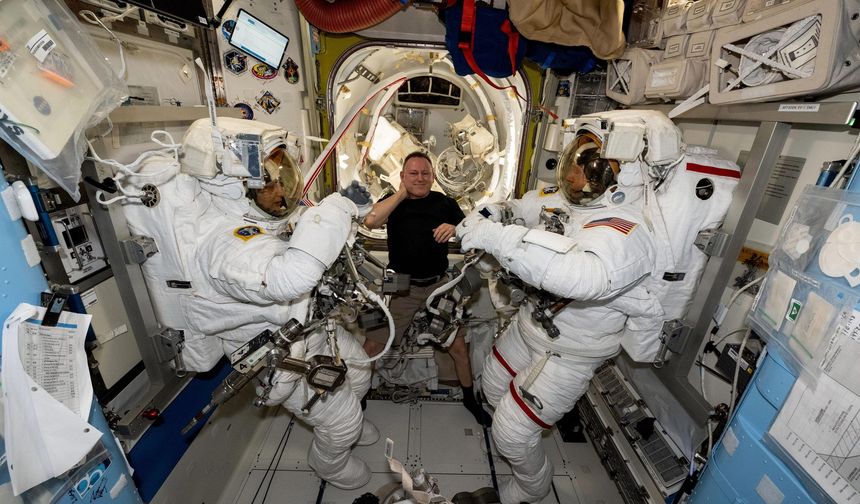 Astronotlar uzayda ilk kez akıllı telefon kullanacak