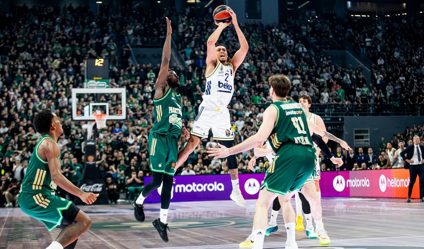 Fenerbahçe Beko son saniyede kazandı, parkede gerginlik çıktı