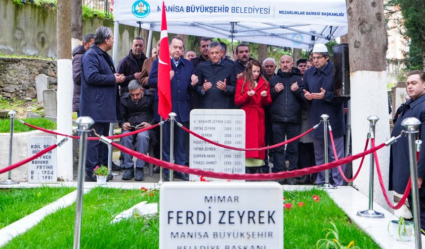 Özgür Özel bayramda Manisa’da kabir ziyaretinde bulundu
