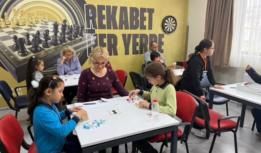 Burhaniye’de Akıl ve Zekâ Oyunları Turnuvası başladı
