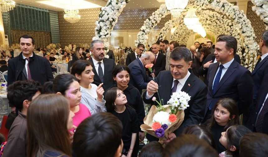 Başkan Ertuğrul Çetin çocuklarla iftarda buluştu