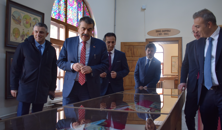 Şehit öğretmen Fatma Nur Çelik'in adı okuluna verildi