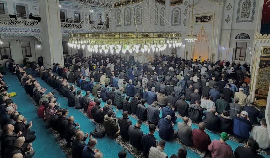 Sincan’da Kadir Gecesi dualarla idrak edildi