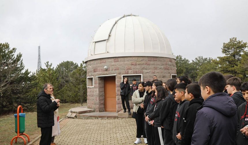 Çankaya’da öğrenciler Kreiken Rasathanesi’ni ziyaret etti