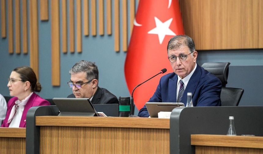 İzmir Meclisi’nde faaliyet raporu gerilimi