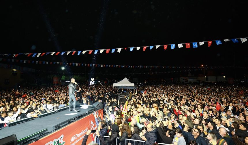 Portakal Çiçeği Karnavalı’nda Haluk Levent coşkusu