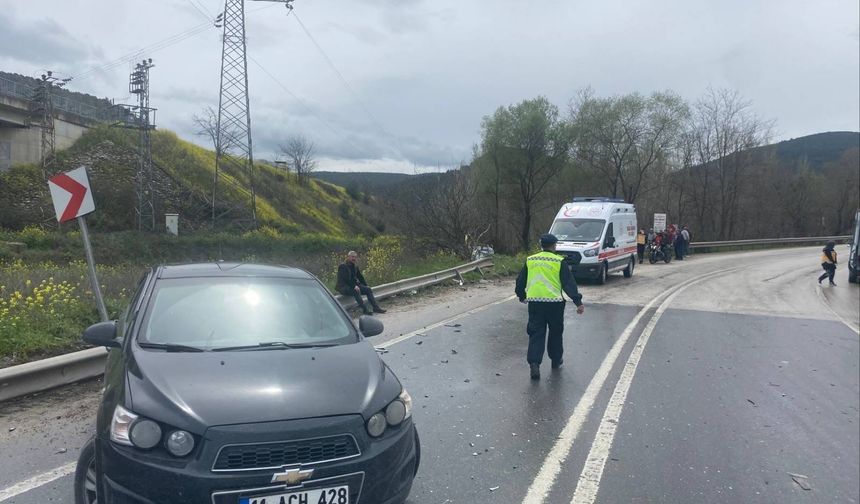Bilecik-Osmaneli karayolunda 3 araç çarpıştı