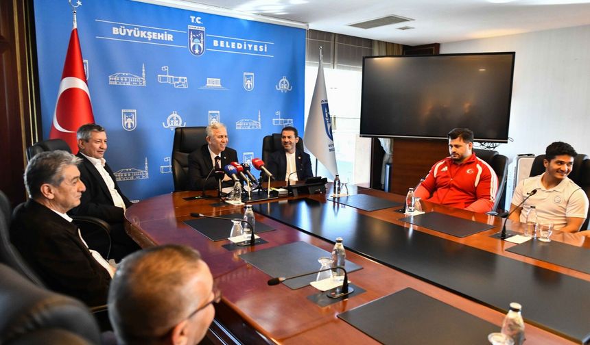 Mansur Yavaş ASKİ Spor sporcularıyla buluştu