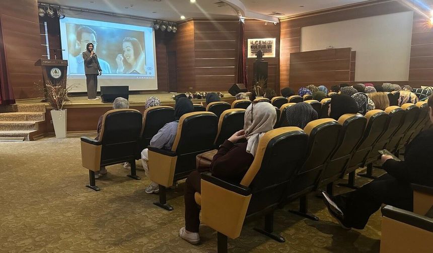 Pursaklar Belediyesi’nden annelere farkındalık eğitimi