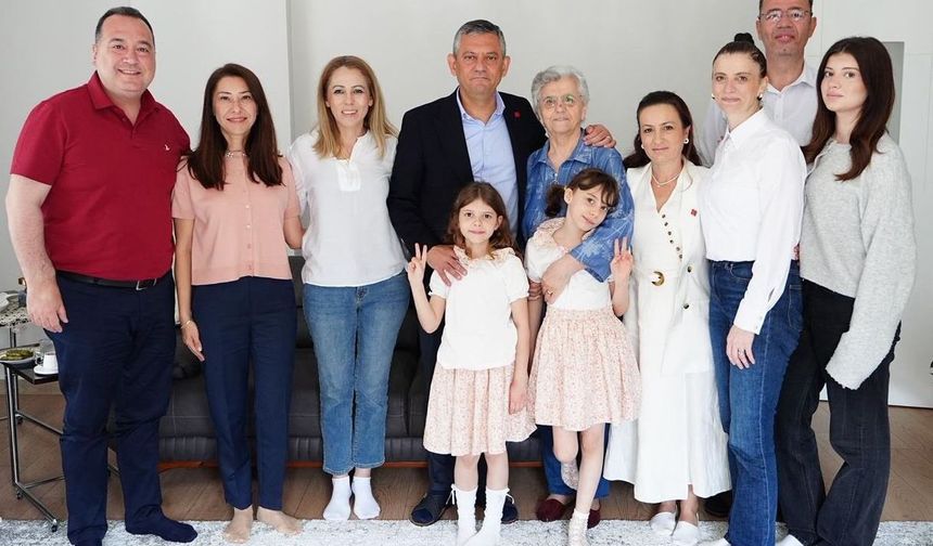 CHP lideri Özel’den Anneler Günü’nde anlamlı ziyaret
