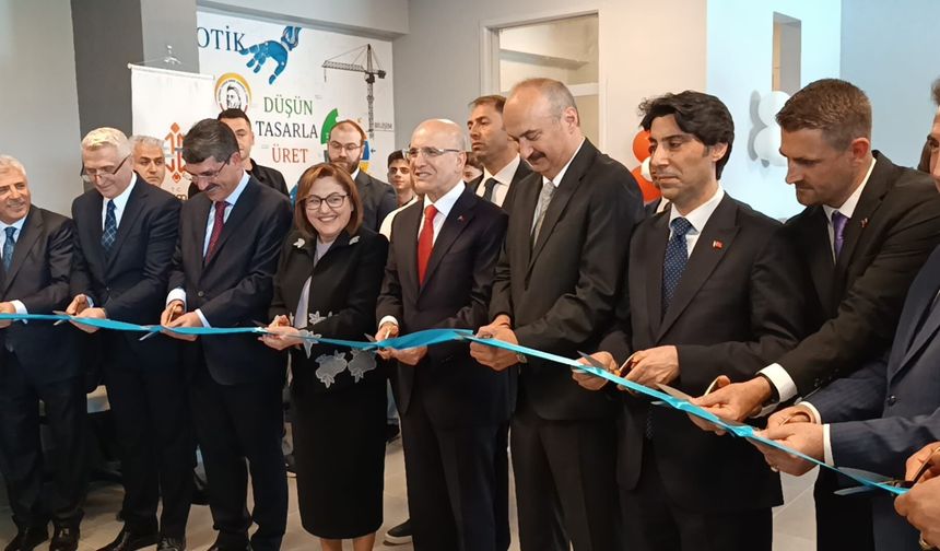 Bakan Şimşek yapay zeka atölyelerinin açılışını yaptı
