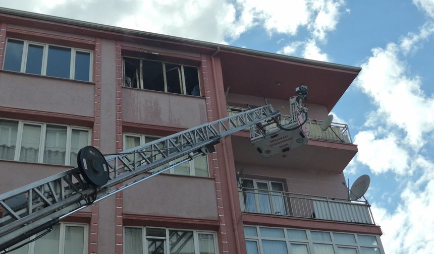 Apartmanda çıkan yangında bir kişi ağır yaralandı