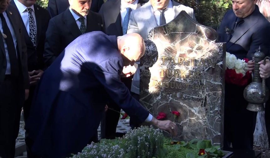 Bahçeli’den Türkeş’in kabrine bayram ziyareti