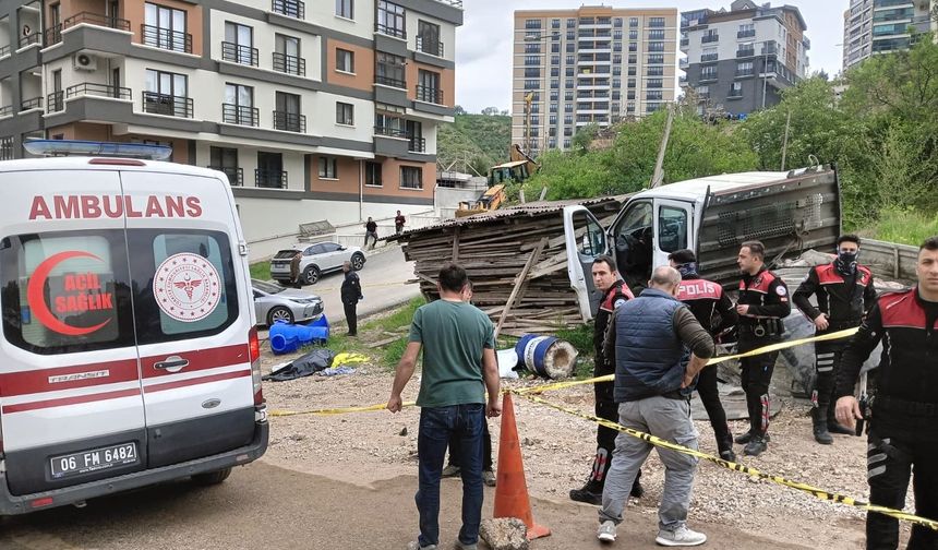 Ankara Çankaya'da kamyonet faciası: 2 işçi hayatını kaybetti