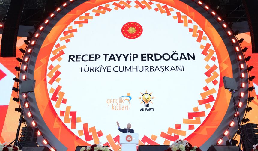 Erdoğan’dan gençlere: Siyasi emellere aparat olmayın