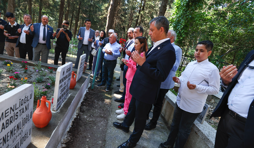 Özgür Özel memleketi Manisa’da bayramlaştı