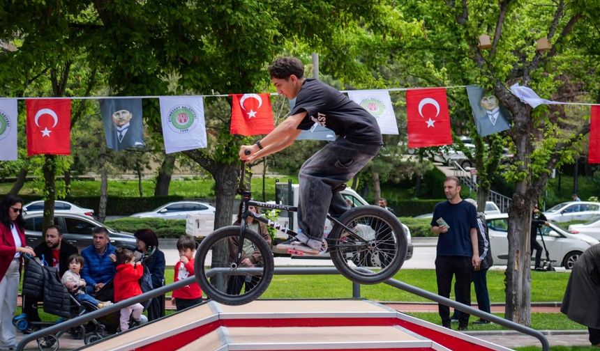 Etimesgut’ta Yiğit Gençbay Kaykay Parkı açıldı