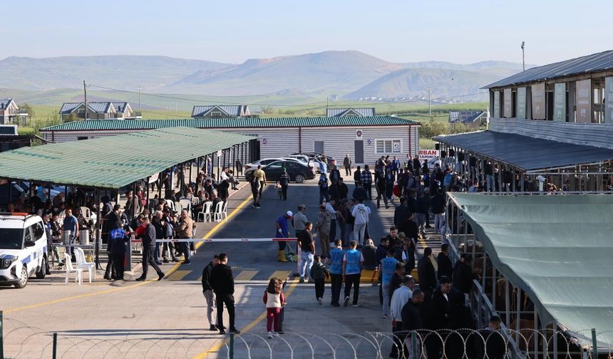 Gümüşoluk Kurban Pazarı’nda bayram mesaisi