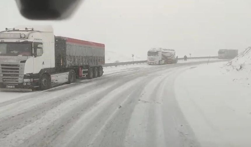 Bayburt’ta mayıs ortasında kar sürprizi