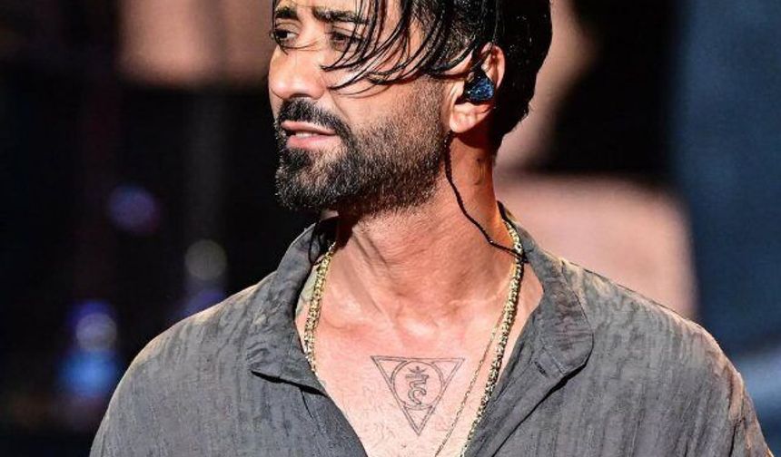 Tan Taşçı konserinde korku dolu anlar! Alev efekti yüzüne sıçradı