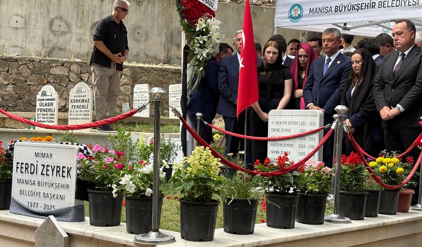 Özel ve Yavaş'tan Ferdi Zeyrek'e anma ziyareti