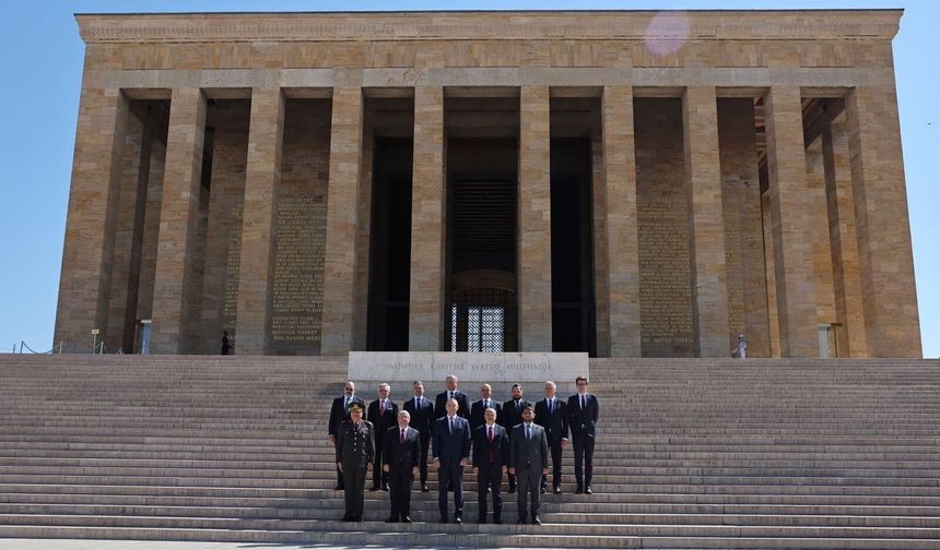 Polonya Cumhurbaşkanı Nawrocki Anıtkabir’i ziyaret etti
