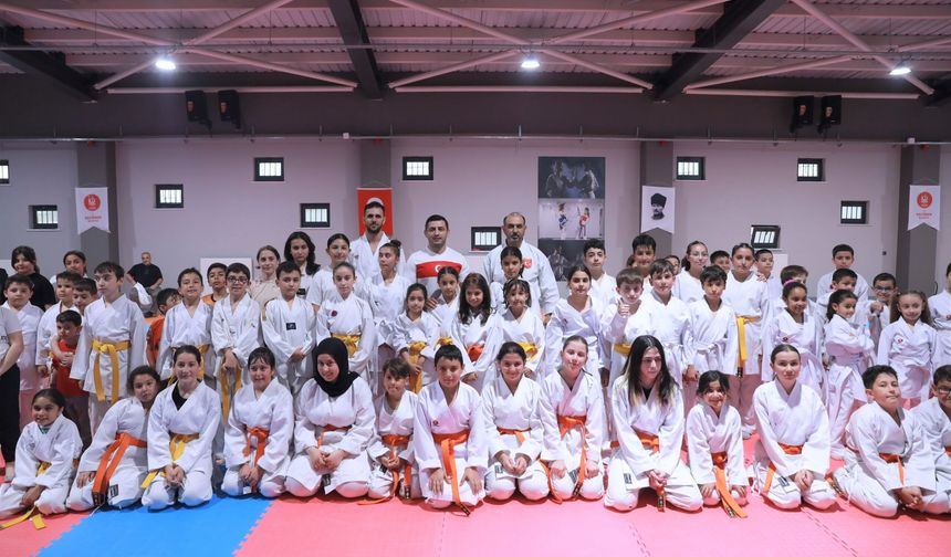 Keçiören’de karate kuşak sınavında 90 sporcu ter döktü