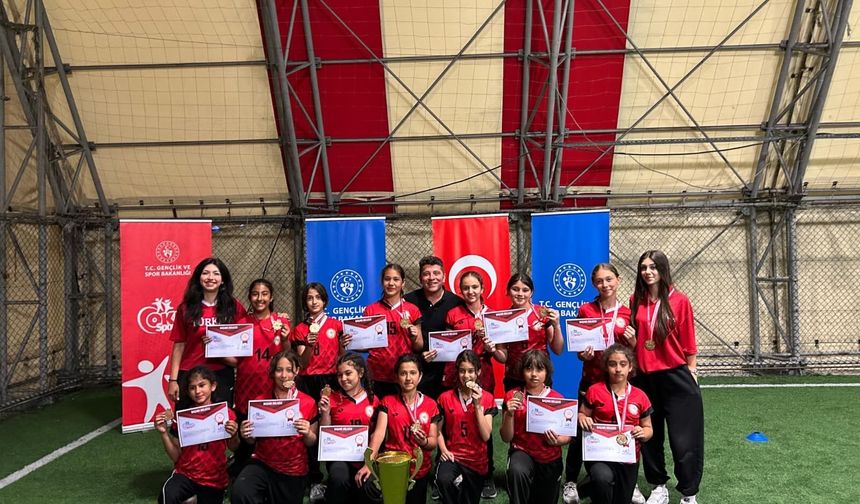 Ankara Hacı Bayram Veli Spor Ortaokulu Krikette Türkiye Şampiyonu