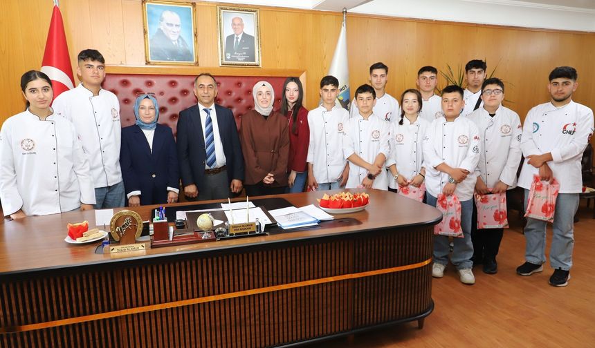 Geleceğin aşçıları ustalarla bir araya geldi