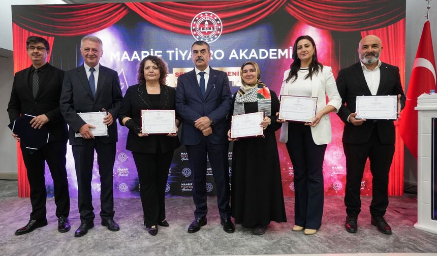 Bakan Tekin: Maarif Tiyatro Akademisi ilk mezunlarını verdi