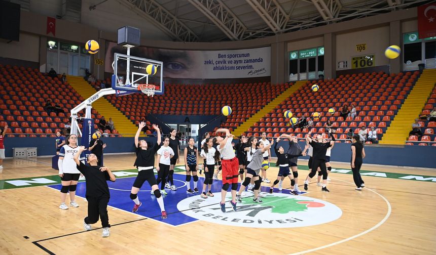 Mamak'ta voleybol altyapı seçmelerine yoğun ilgi
