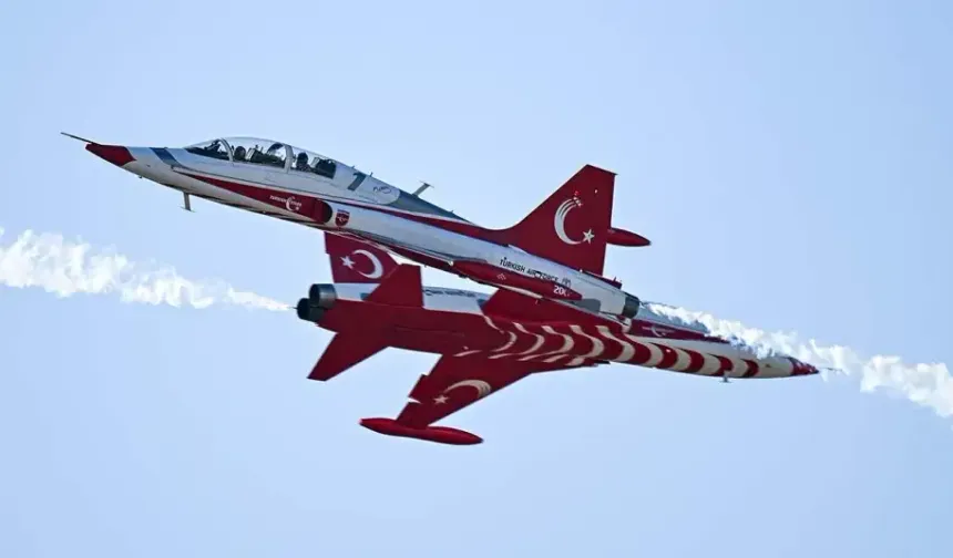 NATO Zirvesi öncesi Ankara semalarında Türk Yıldızları