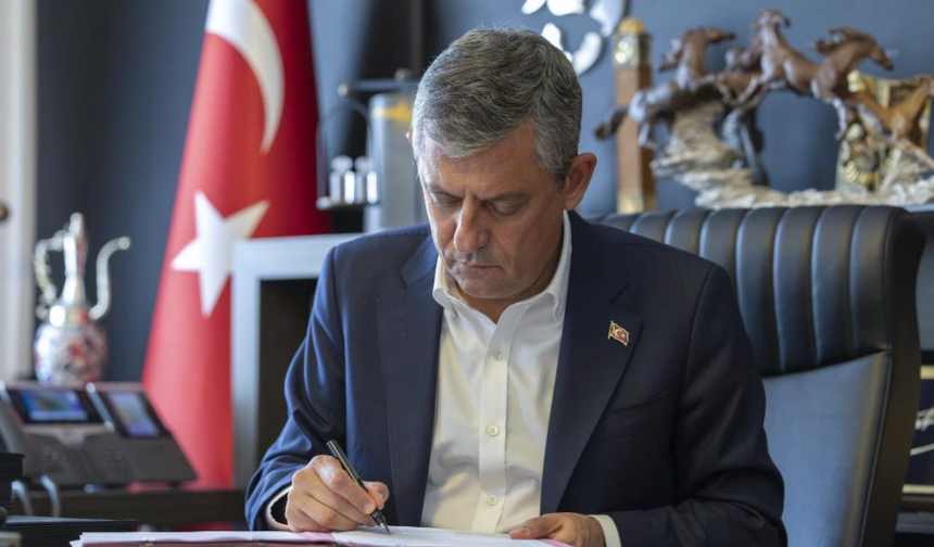 Özgür Özel ve 90 milletvekili CHP’den istifa etti