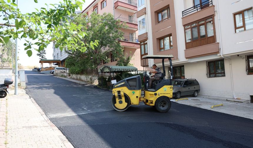Mamak Belediyesi ilçe genelinde yolları yeniliyor