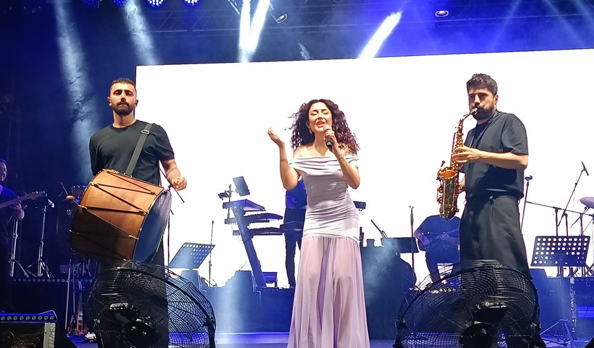 Melek Mosso, Kırkpınar'da sahne aldı