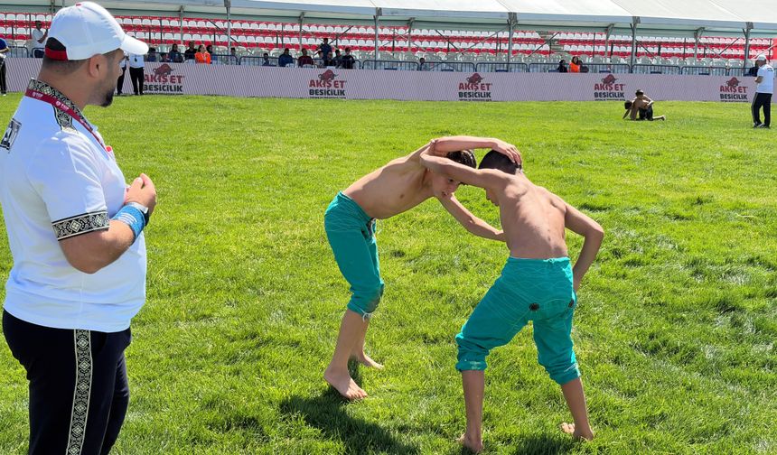Keçiören’de genç pehlivanlar er meydanına çıktı