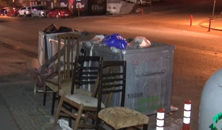 Çankaya'da eski eşyaların çöp konteynerinden günlerdir kaldırılmadığı iddia edildi