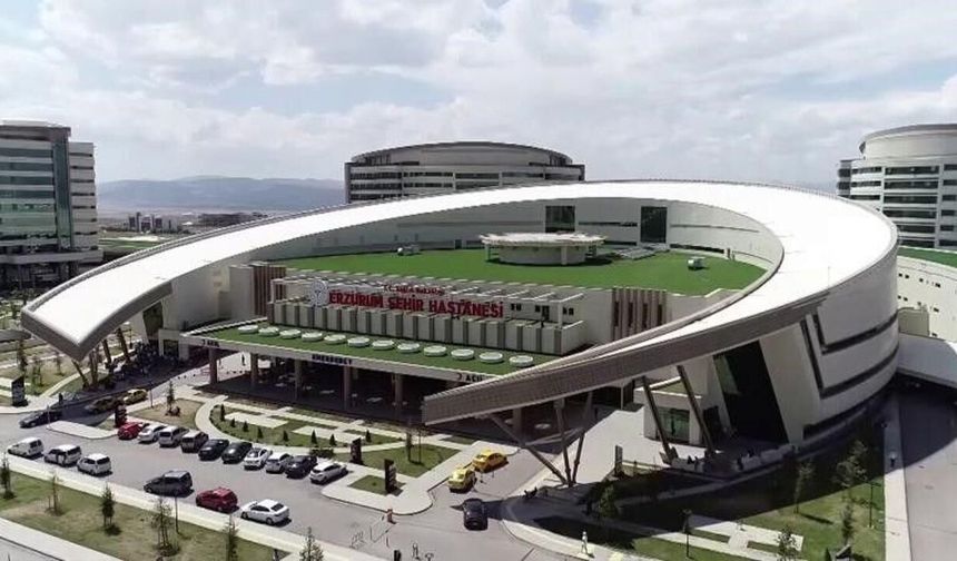 Canlı yayınla ameliyat! Hekimler teknikleri anlık izledi