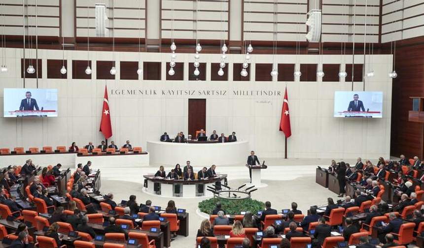 YENİ Parti’de çerçeve yasa ayrılığı: 54 ret, 35 kabul