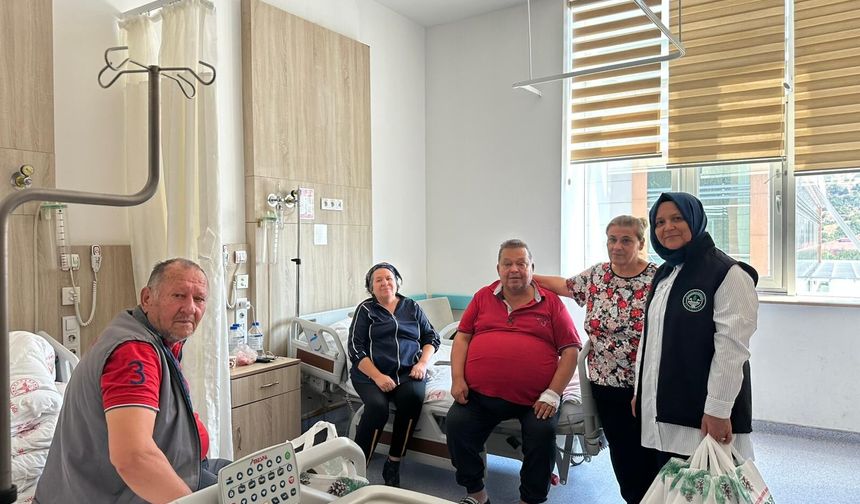 AK Masa ekibinden hastalara geçmiş olsun ziyareti