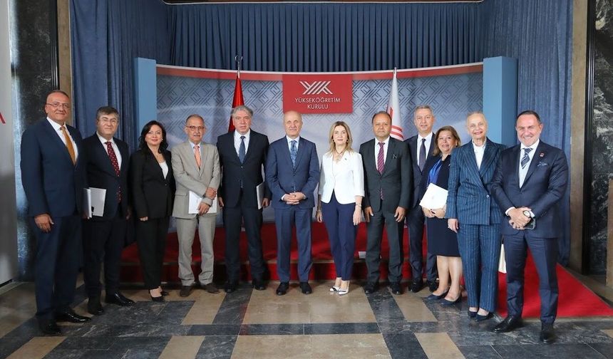 YÖK Başkanı Özvar, yeni rektörlere mazbatalarını verdi