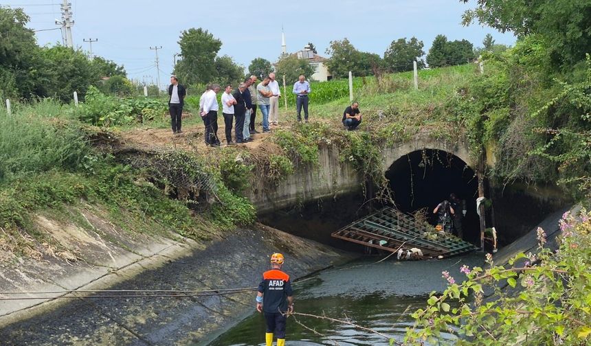 Samsun'da otomobil sulama kanalına uçtu